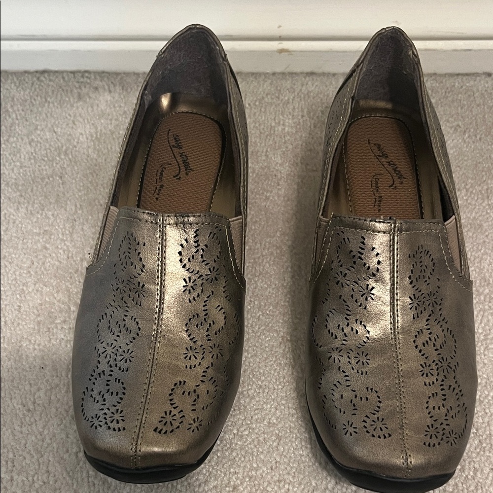 Elegant Ladies Leather Metallic Loafers